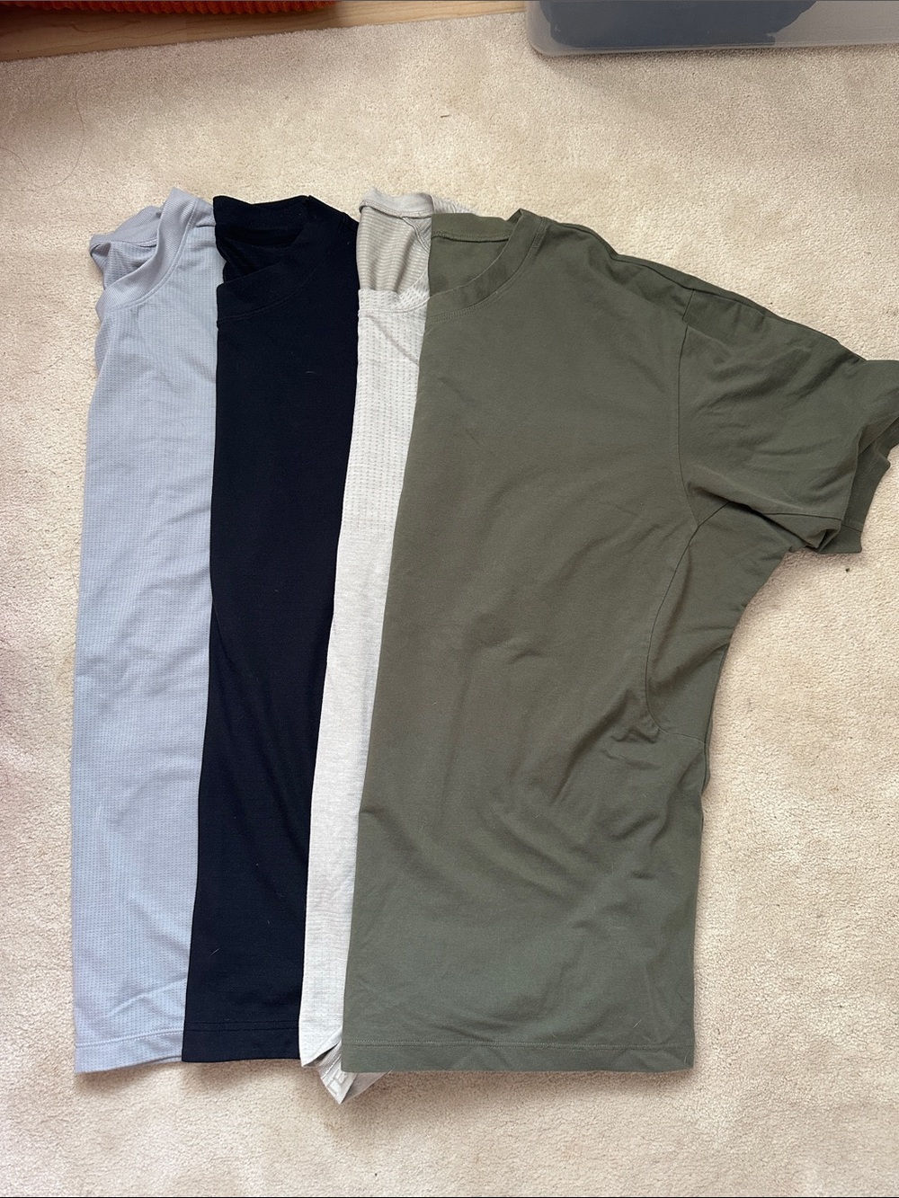 MENS LULULEMON TSHIRT LOT M-L
